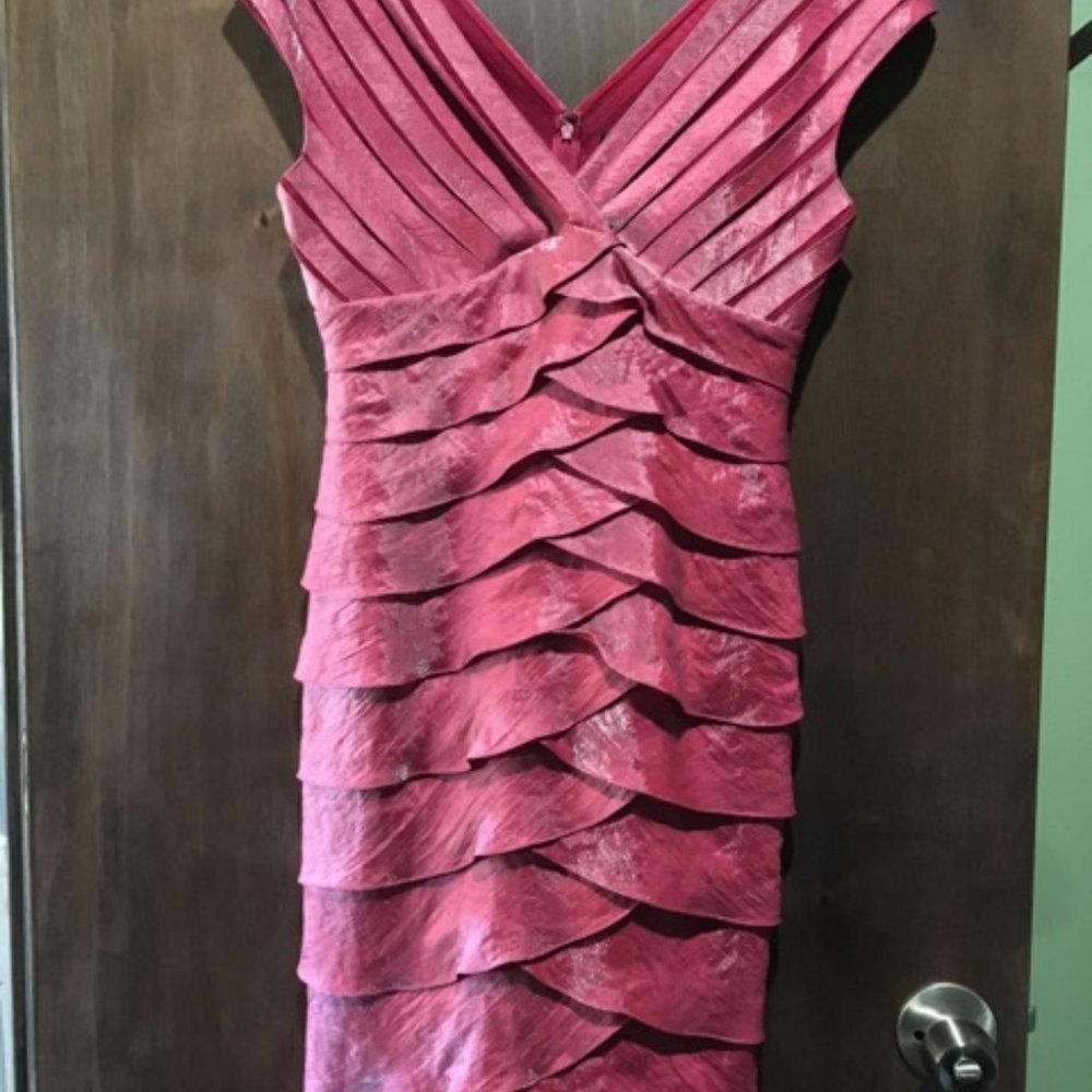 Adrianna Papell Size 6----- Like New